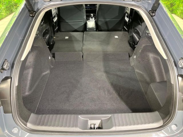 【パワーバックドア】スマートキーや運転席のボタンを押すだけでリアゲートが自動で開閉します!荷物を持っている時や、高い位置にあるバックドアを閉める際に便利な機能です♪
