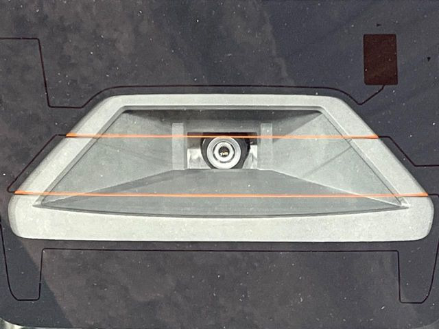【スズキ セーフティサポート】走行中に前方の車両等を認識し、衝突しそうな時は警報とブレーキで衝突回避と被害軽減をアシスト。より安全にドライブをお楽しみいただけます。