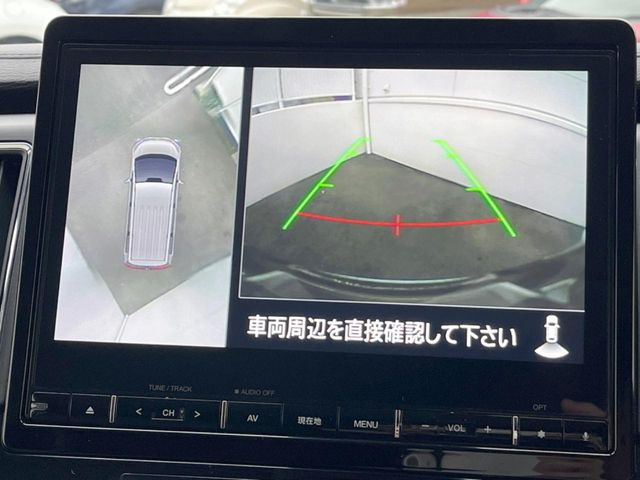 【マルチアラウンドモニター】専用のカメラにより、上から見下ろしたような視点で360度クルマの周囲を確認することができます☆死角部分も確認しやすく、狭い場所での切り返しや駐車もスムーズに行えます。
