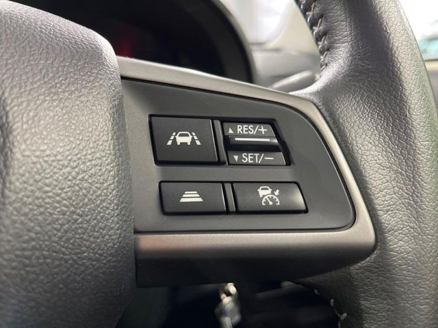 【全車速追従機能付クルーズコントロール】高速道路での長距離走行が楽に!!自動で速度を保つクルーズコントロールが、衝突軽減システムと連携し、前方の車両を感知して車間を保つように速度調節してくれます!!