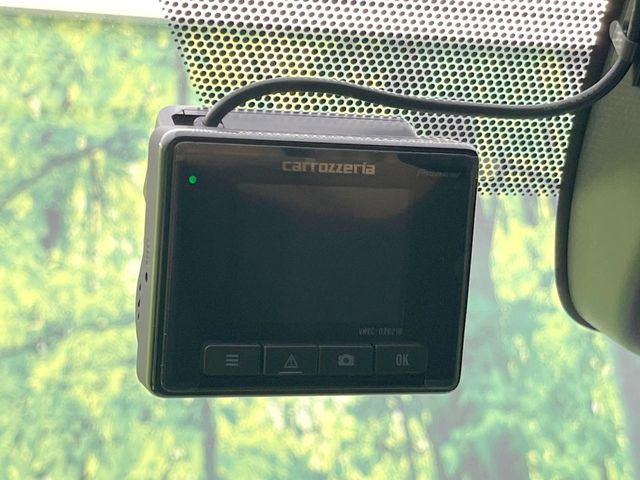 【ドライブレコーダー】ドライブレコーダー装備!走行中はもちろん、あおり運転や事故に遭遇した際、映像で記録し、万一のリスクに備えます。※記録用SDカードはお客様ご自身でご準備いただく必要があります。