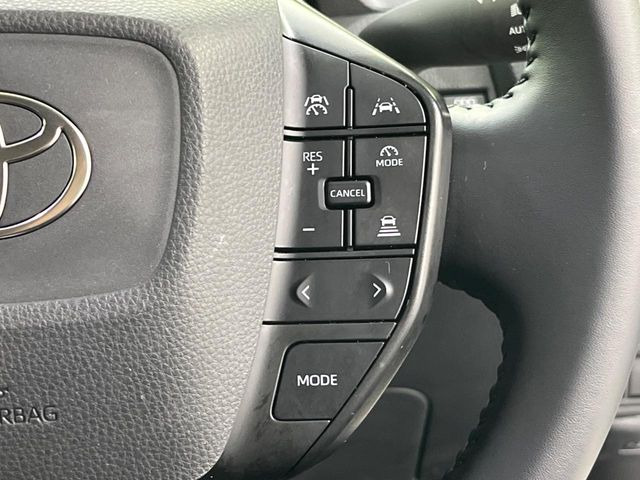 【レーダークルーズコントロール】高速道路での長距離走行が楽に!!自動で速度を保つクルーズコントロールが、衝突軽減システムと連携し、前方の車両を感知して車間を保つように速度調節してくれます!!