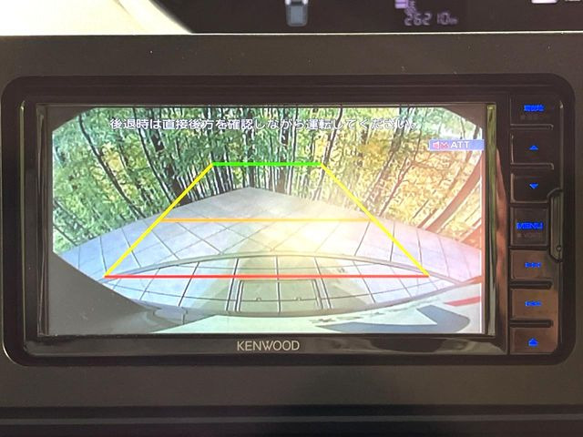 【バックカメラ】駐車時に後方がリアルタイム映像で確認できます。大型商業施設や立体駐車場での駐車時や、夜間のバック時に大活躍!運転スキルに関わらず、今や必須となった装備のひとつです!