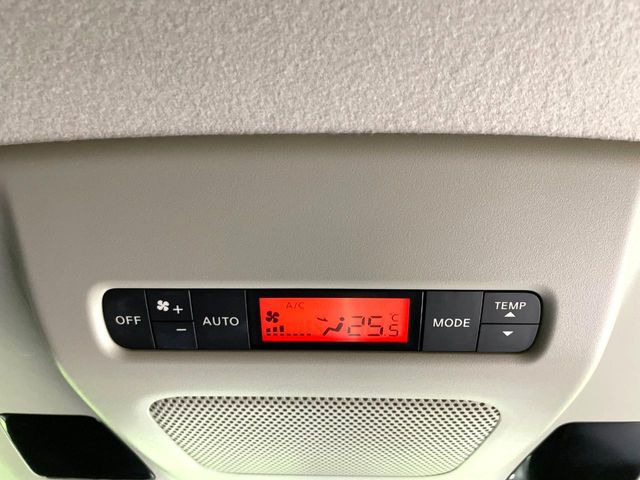 【リアオートエアコン】広い後部座席には必須の機能!風量や温度を自動で調整し前席と同様な車内環境にしてくれるリアオートエアコンを装備。夏の暑さも冬の寒さもストレスなく快適にお過ごしいただけます♪