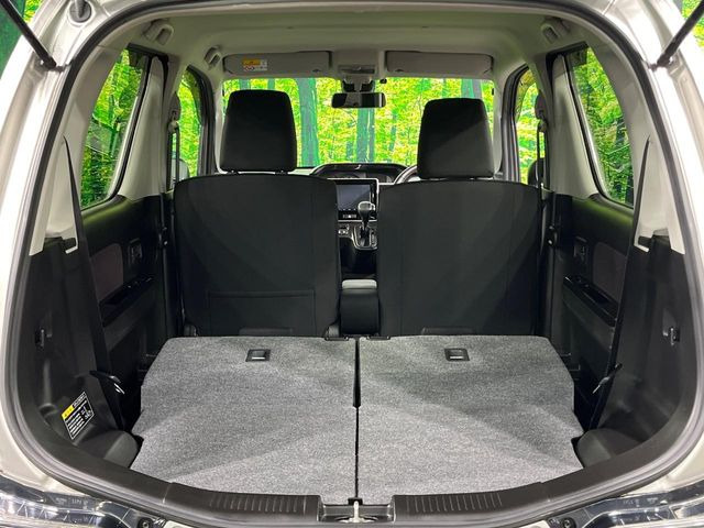 普段のお買い物や通勤、送迎等に十分な荷室スペースを確保しております。セカンドシートを倒すと、大きな荷物の積載も可能です♪