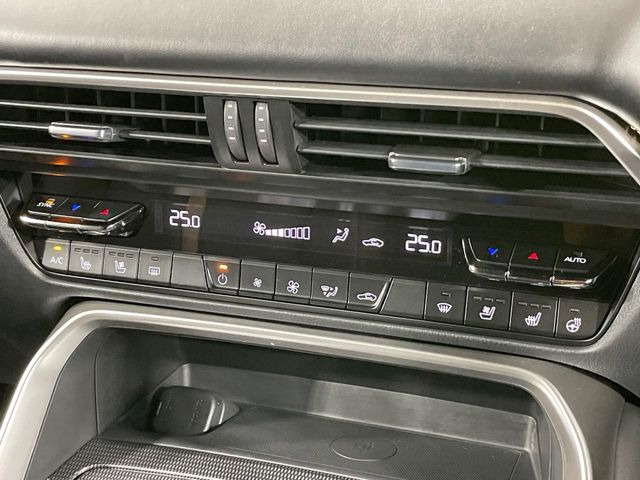 【シートヒーター&ベンチレーション】夏場は涼しい風でお尻や背中の熱やムレを防ぎ、冬はエアコンよりも早く温まってポカポカに!季節を問わず快適に過ごせます。