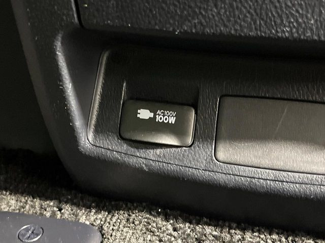 【アクセサリーコンセント】キャンプやスポーツ、アウトドアでのアクティビティはもちろん、災害・停電の際に助けにもなるAC100Vコンセントを装備♪ケータイやタブレット、ゲーム機器の充電にも♪