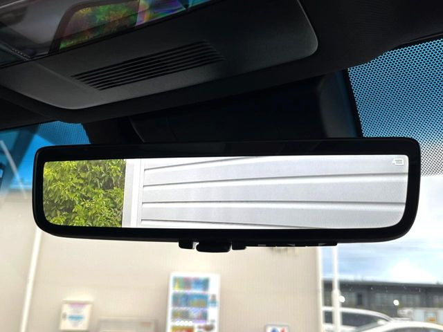 【デジタルインナーミラー】後席の大きな荷物や同乗者で後方が確認しづらい時でも安心!カメラが撮影した車両後方の映像をルームミラー内に表示。クリアな視界で状況の確認が可能です!