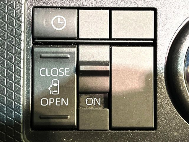【パワースライドドア】スマートキーや運転席のスイッチでスライドドアの開閉が可能♪電動だから力を入れてドアを開ける必要が無く、小さいお子様でも、重い荷物を持っている時もラクに開け閉めできます♪