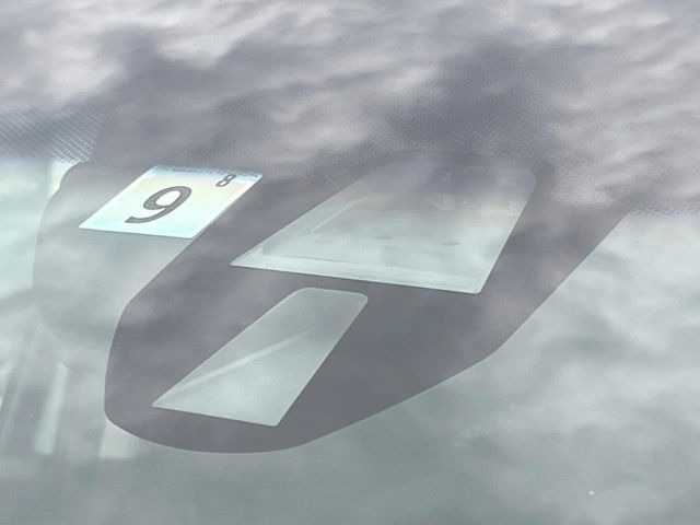 【シティブレーキアクティブシステム】低速走行中に前方の車両等を認識し、衝突しそうな時は警報とブレーキで衝突回避と被害軽減をアシスト。より安全にドライブをお楽しみいただけます。