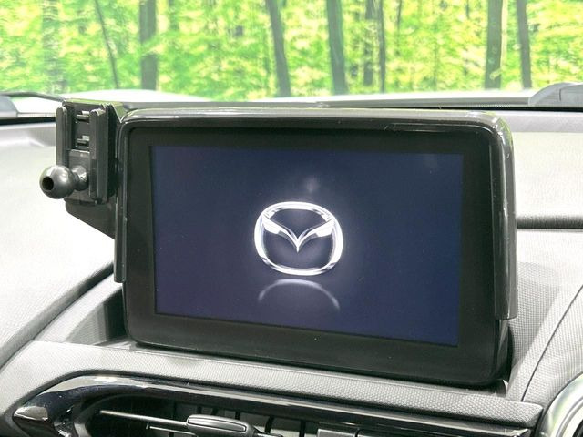 【マツダコネクトナビ】車内の雰囲気にマッチした一体型タイプのナビ。各種車輌設定やBluetooth再生等、様々な機能が楽しめます。直感的なダイヤル操作が可能で、使い勝手も良好です。
