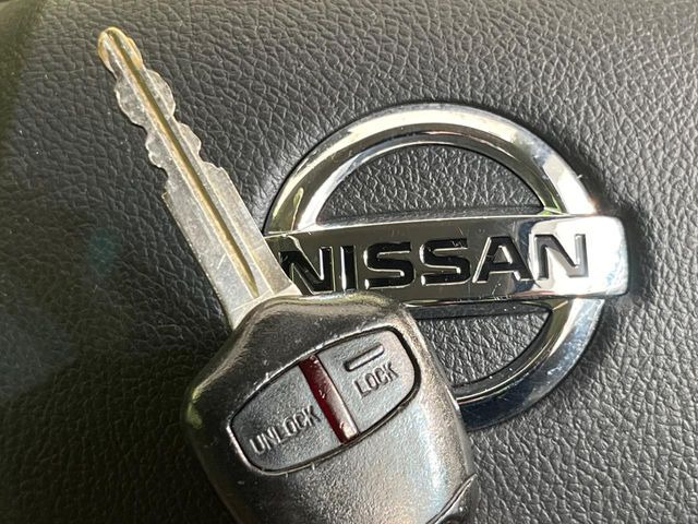 【キーレス】少し離れた場所からでもボタン一つでドアの開錠・施錠ができるのでとっても便利!ドアの鍵穴周りに傷をつけることもありません♪