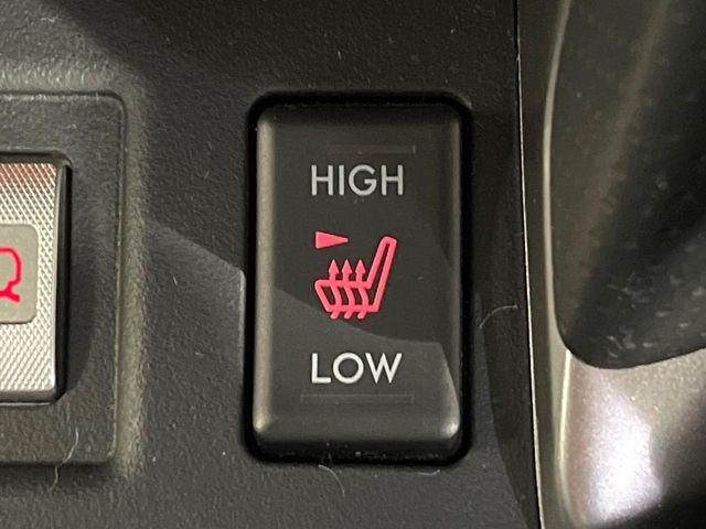【シートヒーター】寒い日に重宝するシートヒーター!エアコンより早く温まってくれるので寒がりの人も安心ですね♪エアコンの温風は乾燥するから苦手、という方にもをおすすめです。