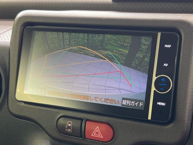 【バックカメラ】駐車時に後方がリアルタイム映像で確認できます。大型商業施設や立体駐車場での駐車時や、夜間のバック時に大活躍!運転スキルに関わらず、今や必須となった装備のひとつです!