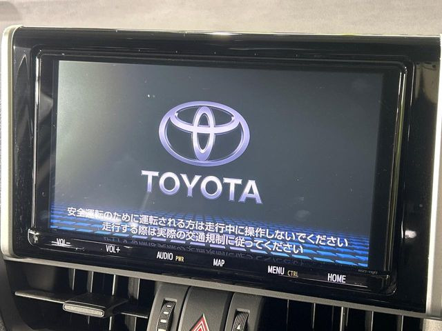 【純正ナビ】人気の純正ナビを装備。オーディオ機能も充実しており、Bluetooth接続すればお持ちのスマホやMP3プレイヤーの音楽を再生可能!毎日の運転がさらに楽しくなります!!