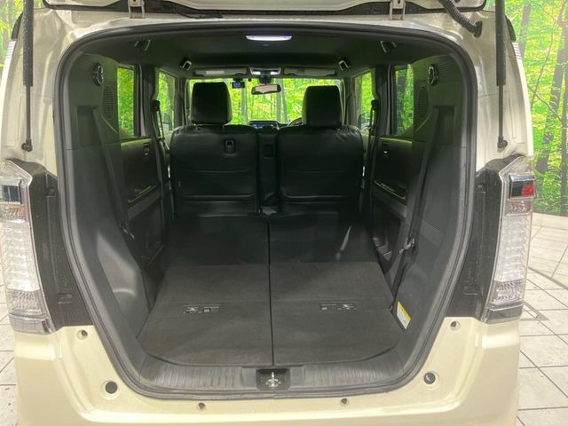 積み下ろしのしやすいデッキにはたっぷりと荷物を積み込んでいただけます。遊びから仕事まで、様々なシーンで頼れます♪