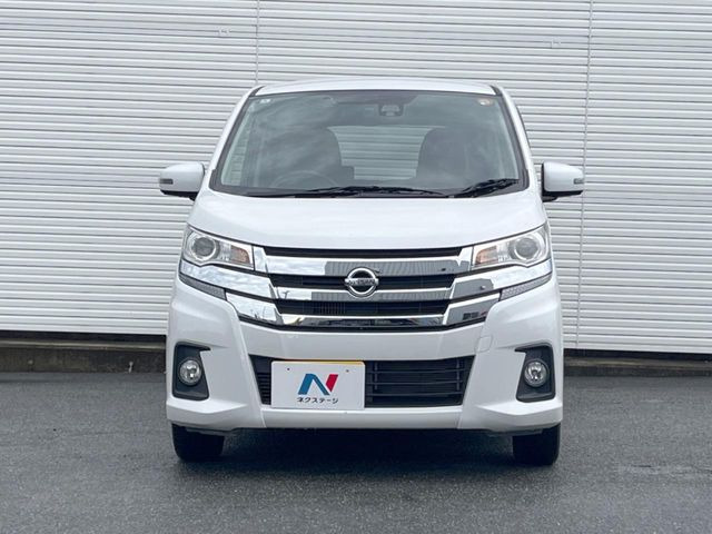 弊社では、全車『修復歴なし』のお車のみ取り扱っております。専任バイヤーによる厳選した仕入れの後、入庫後の車両チェックを行い、ネクステージが認定した高品質な中古車をご提供しております。
