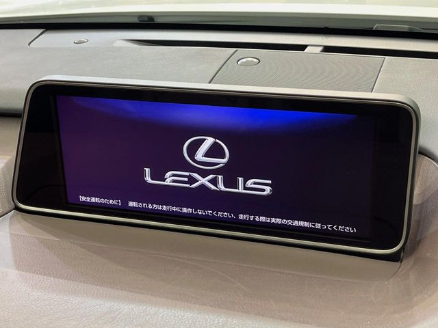 【12.3インチワイドナビ】高級感とインパクトのある大型ワイドナビを装備。各種オーディオ操作はもちろん、横長ワイド画面でのマップ2分割表示など、利便性も高いナビです♪