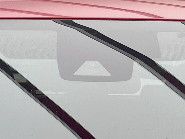 【トヨタセーフティセンス】走行中に前方の車両等を認識し、衝突しそうな時は警報とブレーキで衝突回避と被害軽減をアシスト。より安全にドライブをお楽しみいただけます。
