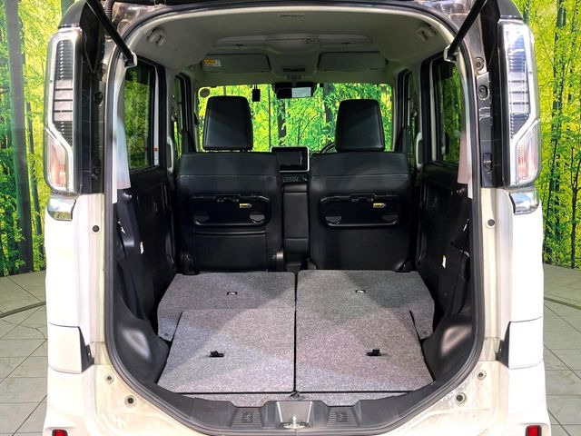 後席を格納すると、これだけの広さが!シーンに合わせたシートアレンジで、大きな荷物も積むことが出来ます♪