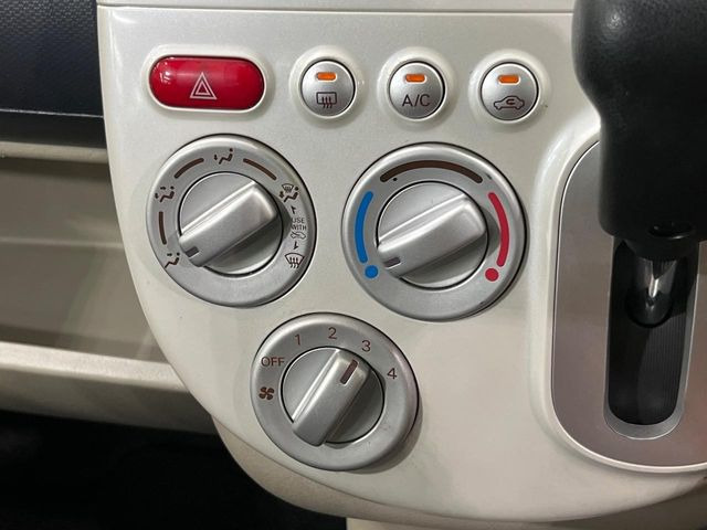 寒い冬も暑い夏も全席に快適な空調を届けてくれる、ダイヤル式エアコンを装備♪