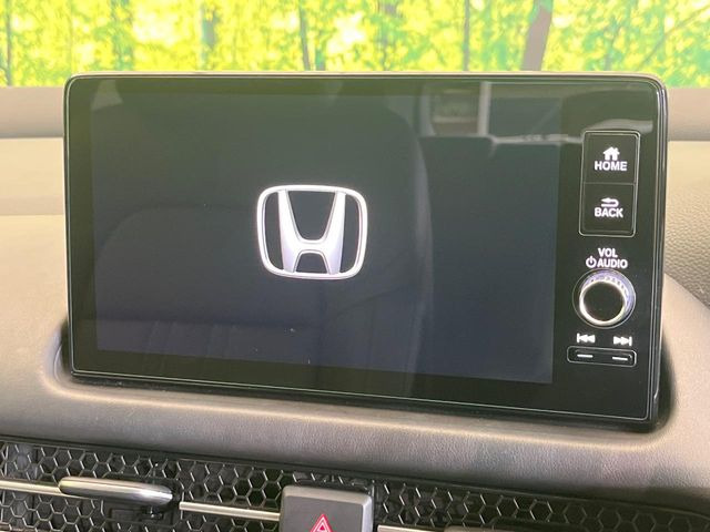 【大画面ナビ】人気の大型9インチナビを装備。存在感のある大画面はインパクト大!ナビ利用時のマップ表示は見やすく、テレビやDVDは臨場感がアップ!いつものドライブがグッと楽しくなります♪