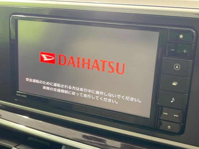 【純正ナビ】人気の純正ナビを装備しております。ナビの使いやすさはもちろん、オーディオ機能も充実!キャンプや旅行はもちろん、通勤や買い物など普段のドライブも楽しくなるはず♪