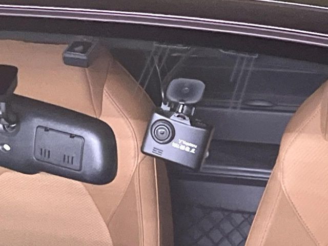 【ドライブレコーダー】ドライブレコーダー装備!走行中はもちろん、あおり運転や事故に遭遇した際、映像で記録し、万一のリスクに備えます。※記録用SDカードはお客様ご自身でご準備いただく必要があります。