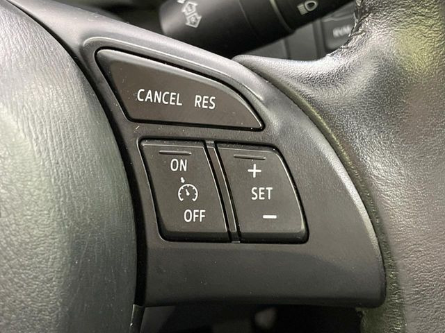 【クルーズコントロール】高速道路もラクラク走行。アクセルを離しても一定速度で走行ができ、長距離運転時の負担を軽減!加速・減速も簡単なスイッチ操作で調整できます。