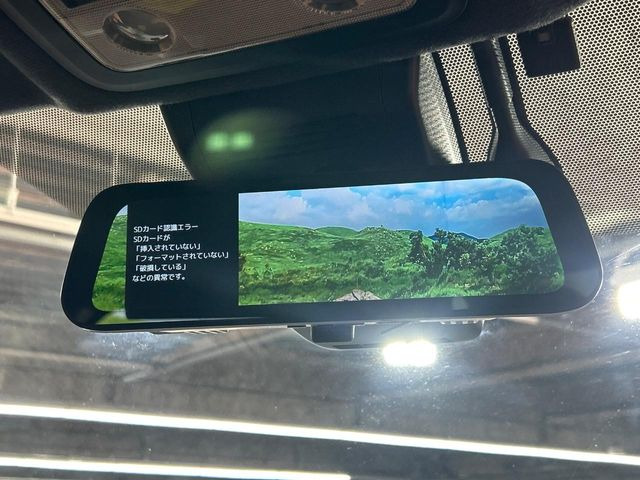 【デジタルインナーミラー】後席の大きな荷物や同乗者で後方が確認しづらい時でも安心!カメラが撮影した車両後方の映像をルームミラー内に表示。クリアな視界で状況の確認が可能です!