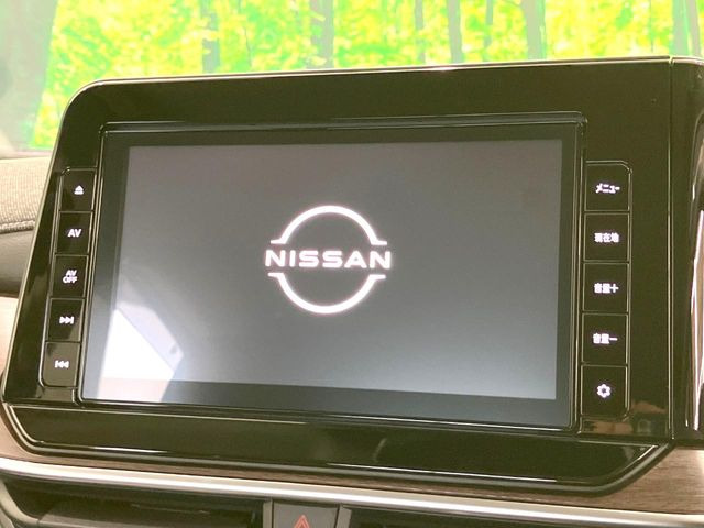 【純正ナビ】人気の純正ナビを装備。オーディオ機能も充実しており、Bluetooth接続すればお持ちのスマホやMP3プレイヤーの音楽を再生可能!毎日の運転がさらに楽しくなります!!
