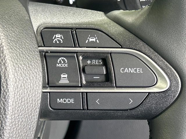 【レーダークルーズコントロール】高速道路での長距離走行が楽に!!自動で速度を保つクルーズコントロールが、衝突軽減システムと連携し、前方の車両を感知して車間を保つように速度調節してくれます!!