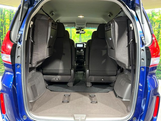 普段のお買い物や通勤、送迎等に十分な荷室スペースを確保しております。セカンドシートを倒すと、大きな荷物の積載も可能です♪