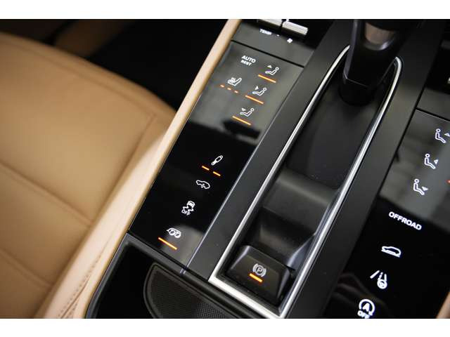 【各種オートローン】頭金なし最長120回ローンをはじめ変則型自由返済プランなどのご提案が可能です。お車のリセールなども熟知したスタッフが最適なプランでご案内させていただきます。