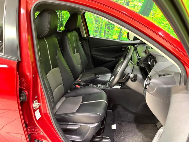 運転席シート廻りは使用感も少なく、良好な状態となっています。丁寧に使われていたことがよくわかりますね。