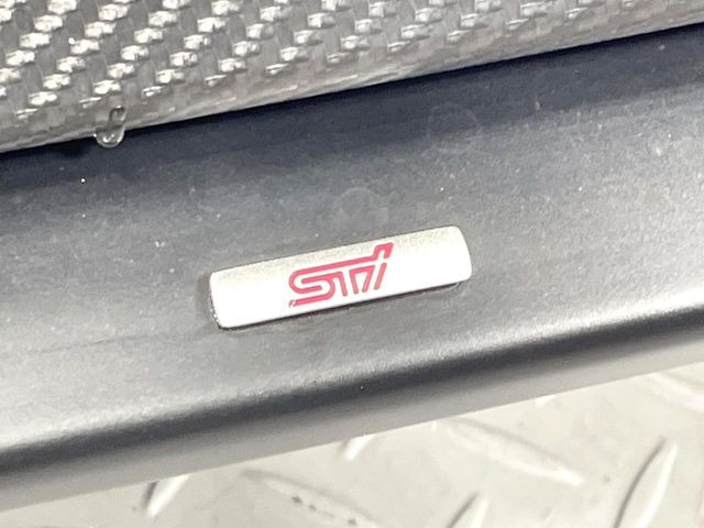 【STIエアロ】人気のSTIエアロを装備!クルマの外観がよりスタイリッシュになり、街中で存在感あふれる1台に♪将来買い替える時にもリセールに影響しやすく、価値ある人気の装備です!