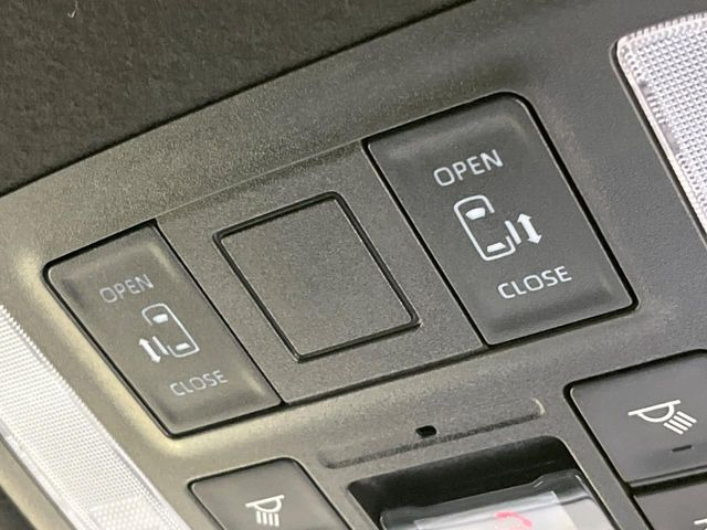 【両側パワースライドドア】スマートキーや運転席のスイッチで後席両側スライドドアの開閉が可能♪電動だから力を入れてドアを開ける必要が無く、小さなお子様でも簡単に開け閉めでき快適です♪