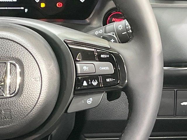 【アダプティブクルーズコントロール】高速道路での長距離走行が楽に!!自動で速度を保つクルーズコントロールが、衝突軽減システムと連携し、前方の車両を感知して車間を保つように速度調節してくれます!!