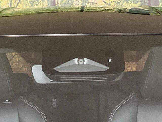 【トヨタセーフティセンス】走行中に前方の車両等を認識し、衝突しそうな時は警報とブレーキで衝突回避と被害軽減をアシスト。より安全にドライブをお楽しみいただけます。