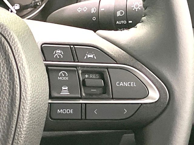 【レーダークルーズコントロール】高速道路での長距離走行が楽に!!自動で速度を保つクルーズコントロールが、衝突軽減システムと連携し、前方の車両を感知して車間を保つように速度調節してくれます!!