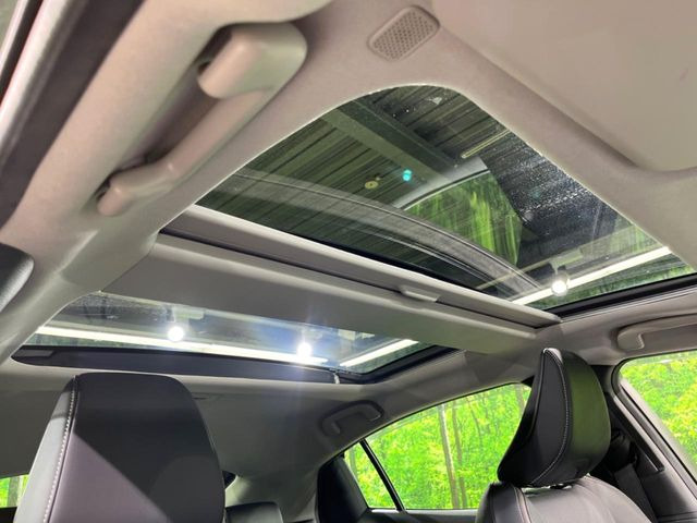 【ガラスルーフ】ガラスルーフ搭載で車内の解放感が一気にアップ!開放的なドライブをお楽しみいただけます。