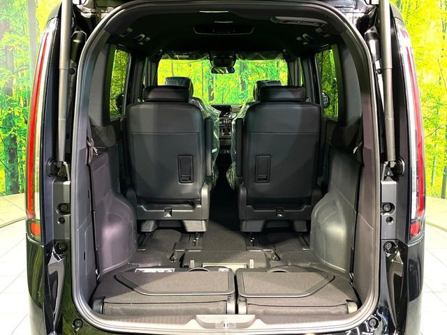 普段のお買い物や通勤、送迎等に十分な荷室スペースを確保しております。セカンドシートを倒すと、大きな荷物の積載も可能です♪
