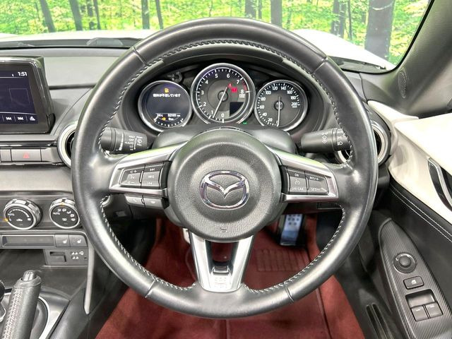 【クルーズコントロール】高速道路もラクラク走行。アクセルを離しても一定速度で走行ができ、長距離運転時の負担を軽減!加速・減速も簡単なスイッチ操作で調整できます。