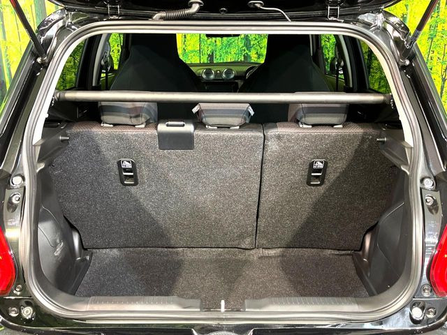 普段のお買い物や通勤、送迎等に十分な荷室スペースを確保しております。セカンドシートを倒すと、大きな荷物の積載も可能です♪