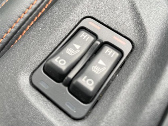 【パワーシート】スイッチ一つで簡単にシートの微調整が可能!電動だから力もいりません!快適なシートポジションにセットして、快適なドライブをお楽しみください。