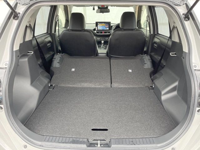 普段のお買い物や通勤、送迎等に十分な荷室スペースを確保しております。セカンドシートを倒すと、大きな荷物の積載も可能です♪