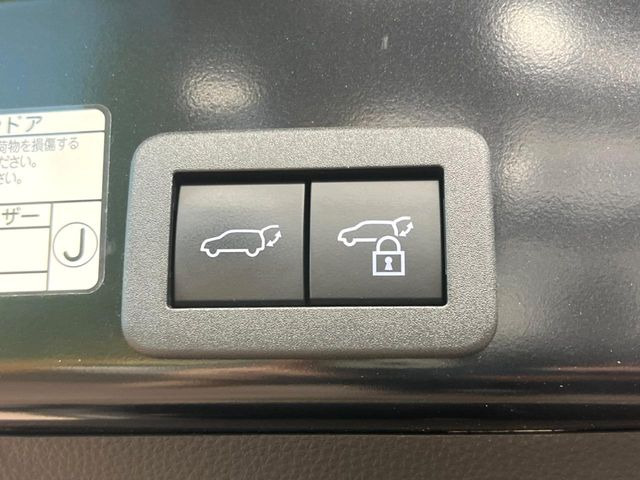 【パワーバックドア】スマートキーや運転席のボタンを押すだけでリアゲートが自動で開閉します!荷物を持っている時や、高い位置にあるバックドアを閉める際に便利な機能です♪