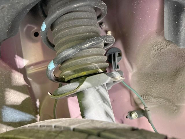 お車を安心してお乗りいただく為には、足回りの定期点検が欠かせません。サービスサポート(有償保証)では無料点検もご提供しており、安心のカーライフをお過ごしいただけるサポート体制が整っています。