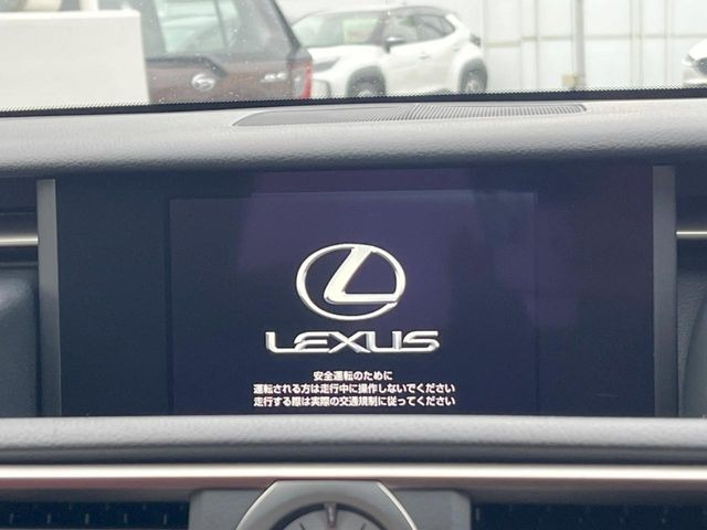 【メーカー純正ナビ】インテリアに溶け込むスタイリッシュな「専用設計」メーカーナビを装備♪視認性や操作性など基本性能にも優れ、より上質なカーライフをお楽しみいただけます。