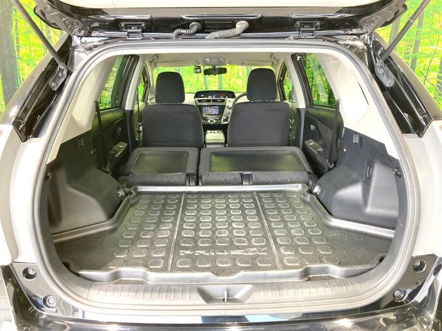 後席を格納すると、これだけの広さが!シーンに合わせたシートアレンジで、大きな荷物も積むことが出来ます♪